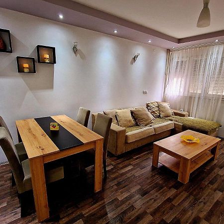 T&A Apartment Парачин Екстериор снимка
