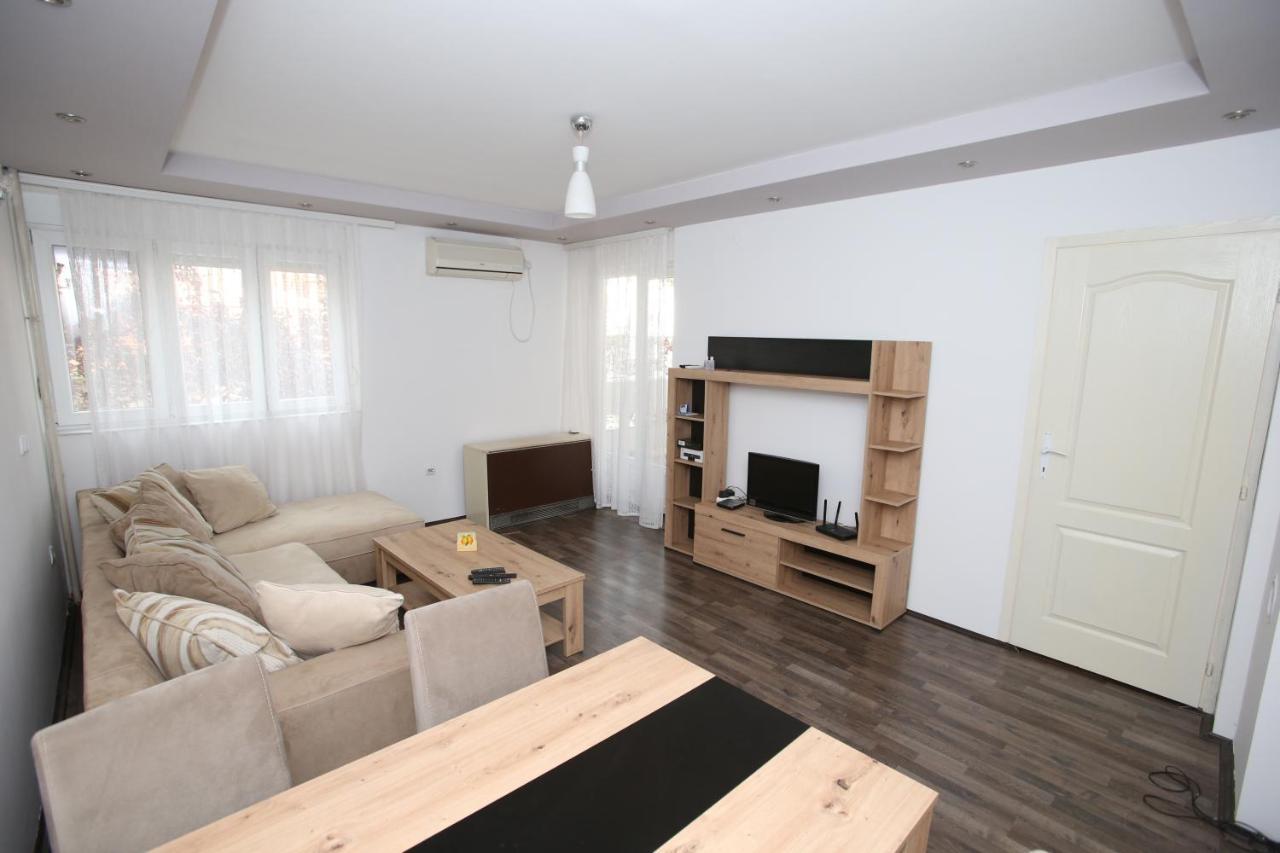 T&A Apartment Парачин Екстериор снимка