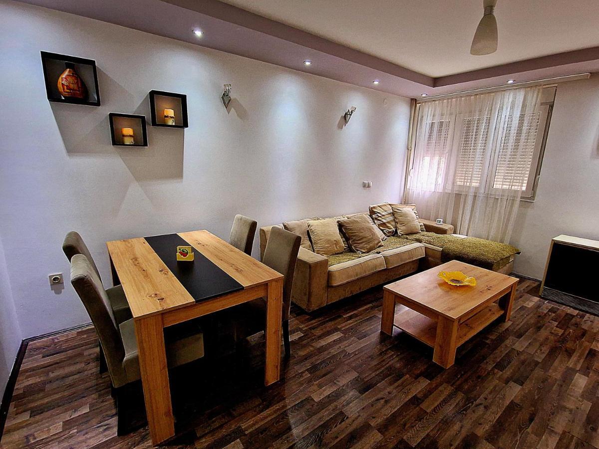 T&A Apartment Парачин Екстериор снимка