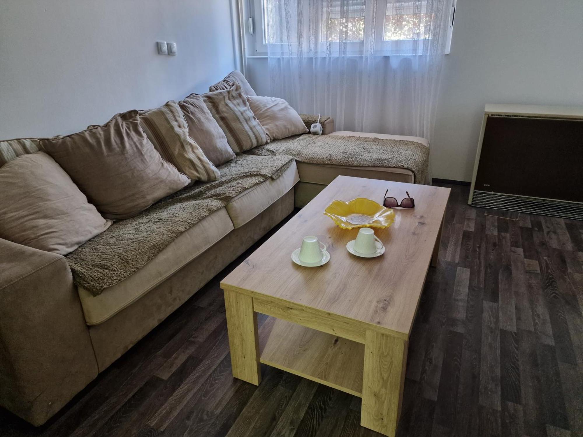 T&A Apartment Парачин Екстериор снимка